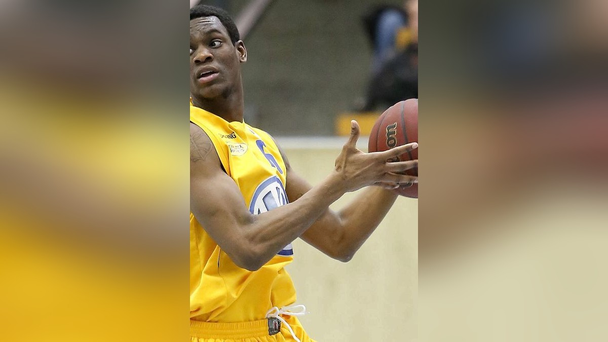 Schwelmer Baskets (gelb) - Giants TSV 1861 Nördlingen (blau) 97:76, 2. Basketball Bundesliga - 3. Playoffspiel Viertelfinale (ProB)