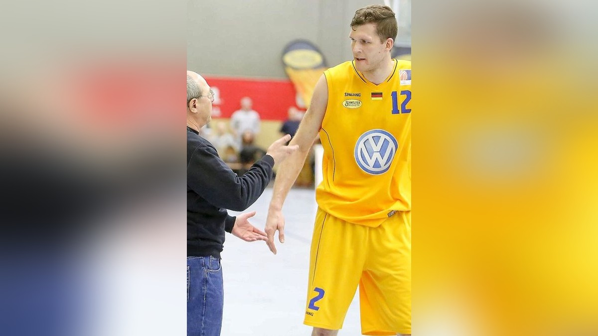 Schwelmer Baskets (gelb) - Giants TSV 1861 Nördlingen (blau) 97:76, 2. Basketball Bundesliga - 3. Playoffspiel Viertelfinale (ProB)
