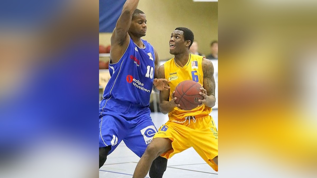 Schwelmer Baskets (gelb) - Giants TSV 1861 Nördlingen (blau) 97:76, 2. Basketball Bundesliga - 3. Playoffspiel Viertelfinale (ProB)