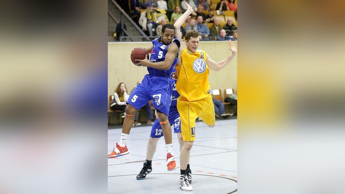 Schwelmer Baskets (gelb) - Giants TSV 1861 Nördlingen (blau) 97:76, 2. Basketball Bundesliga - 3. Playoffspiel Viertelfinale (ProB)