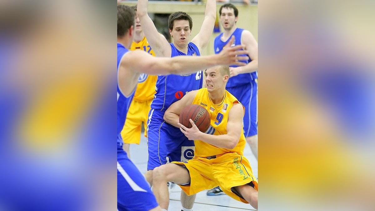 Schwelmer Baskets (gelb) - Giants TSV 1861 Nördlingen (blau) 97:76, 2. Basketball Bundesliga - 3. Playoffspiel Viertelfinale (ProB)
