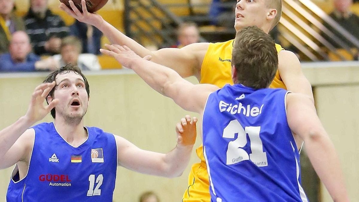 Schwelmer Baskets (gelb) - Giants TSV 1861 Nördlingen (blau) 97:76, 2. Basketball Bundesliga - 3. Playoffspiel Viertelfinale (ProB)