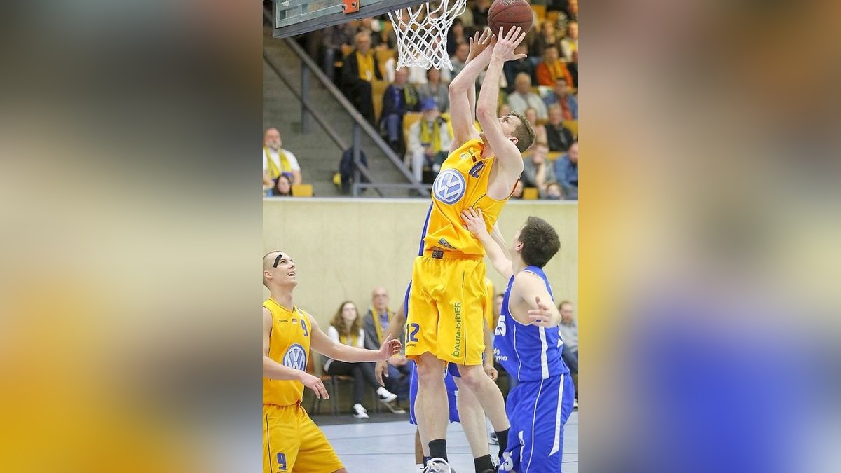 Schwelmer Baskets (gelb) - Giants TSV 1861 Nördlingen (blau) 97:76, 2. Basketball Bundesliga - 3. Playoffspiel Viertelfinale (ProB)