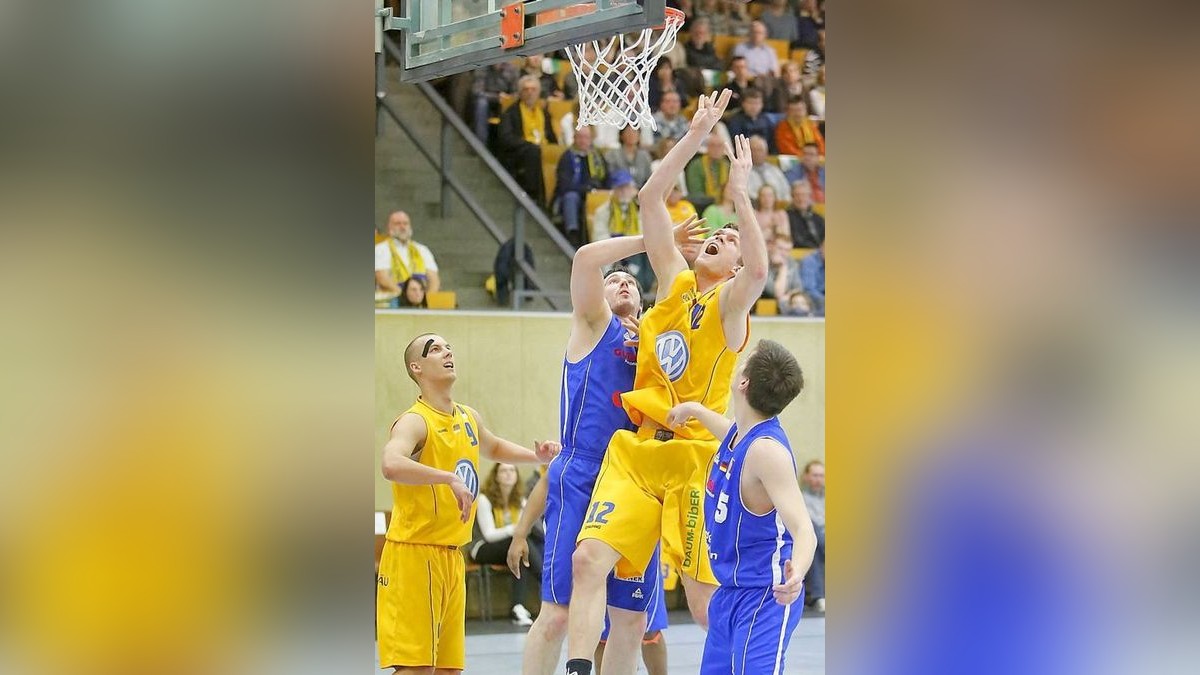 Schwelmer Baskets (gelb) - Giants TSV 1861 Nördlingen (blau) 97:76, 2. Basketball Bundesliga - 3. Playoffspiel Viertelfinale (ProB)