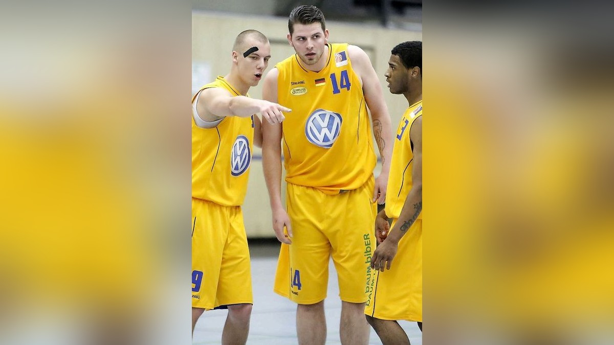 Schwelmer Baskets (gelb) - Giants TSV 1861 Nördlingen (blau) 97:76, 2. Basketball Bundesliga - 3. Playoffspiel Viertelfinale (ProB)