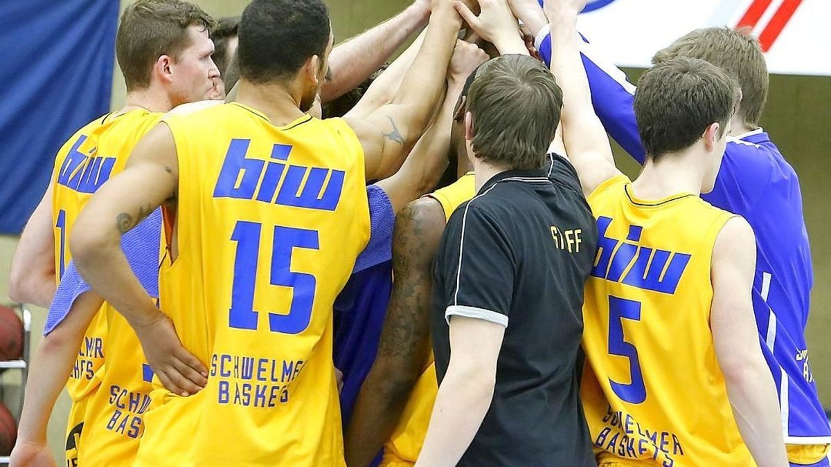 Schwelmer Baskets (gelb) - Giants TSV 1861 Nördlingen (blau) 97:76, 2. Basketball Bundesliga - 3. Playoffspiel Viertelfinale (ProB)