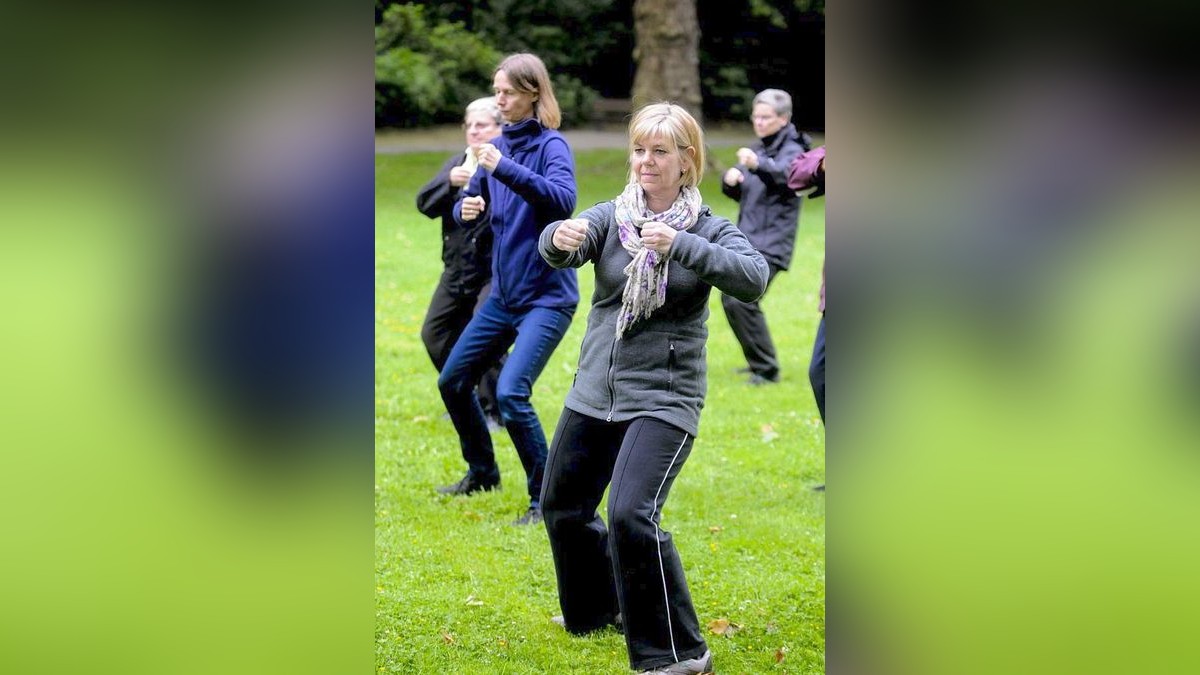 Erkak azoni hayajonlantiradi Fohisha ayol erini mushukini yalashga majbur qildi.