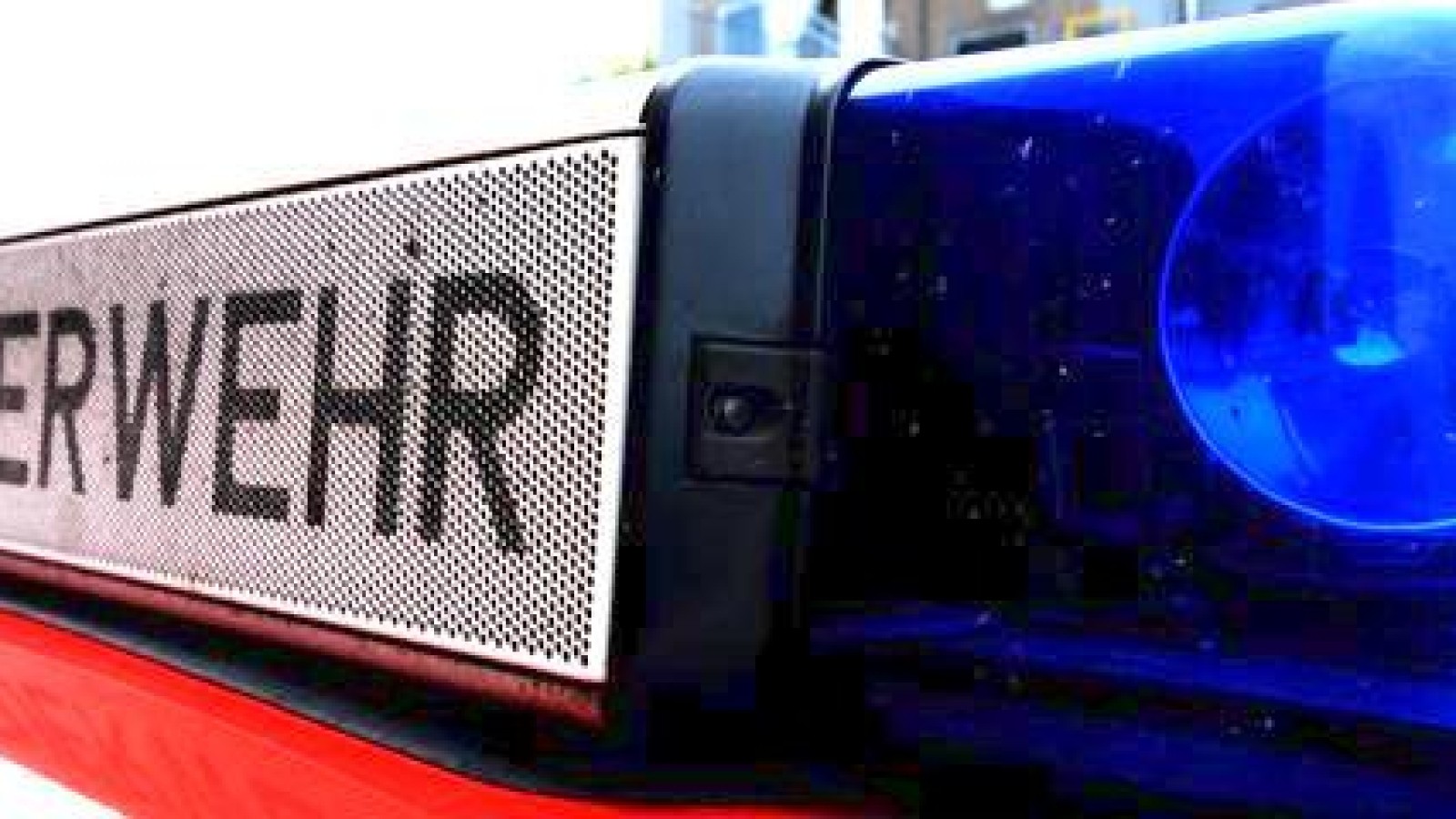 Feuerwehr löscht Lkw im Autobahndreieck Bottrop